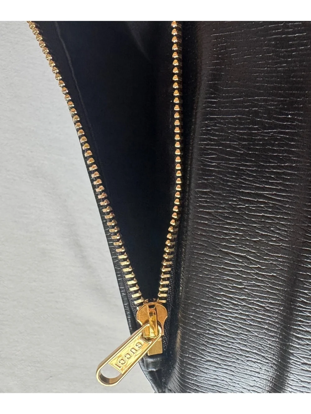 Gucci Black Leather Passport Cover Wallet Gold Logo Made in Italy